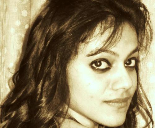 An advocate in the SC...a passionate dancer, loves her family..owe everything to my family and my love for dance. I am a devoted Indian religious girl.