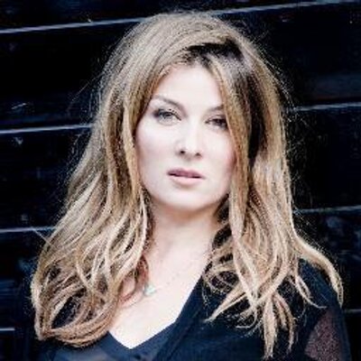 Ол порнографиямен үйде отыр