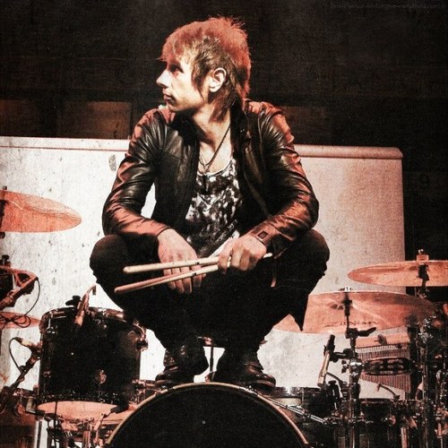 I live for #Muse 
Keep calm and Rock !