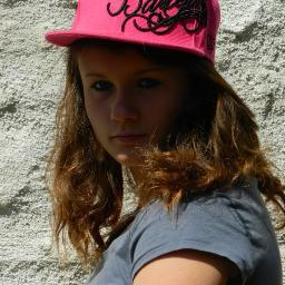Je suis blonde et alors?!?Sa te pose un problème? Bah trop tard maintenant Follow moi, de toute façon ta pas le choix♥∞