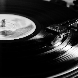 Music nerd. Guinness drinker. LFC fan. Occasional music blogger. Contributor to @thethinair. Please #email: cracklingvinylblog@gmail.com