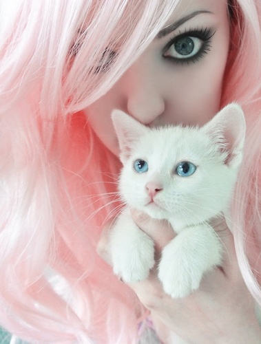 I ♥ my Cat Minti and i'm freaky xD