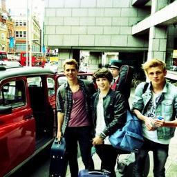 TheVampsLarisa_'s profile picture. Just here supporting @TheVampsBand from Ireland , Follow me and Ill follow back Peace #Vampette 0/5