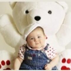 My passion is helping people find the right baby gift online, at the best price. Follow me for the latest baby product news!