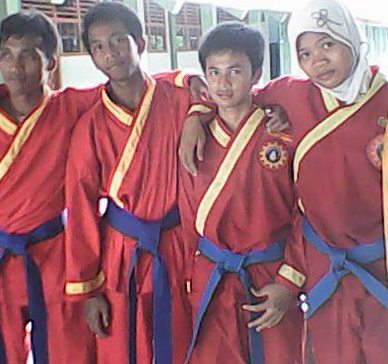 Aku tidak pandai merangkai kata-kata yang indah , yang bisa ku lakukan melakukan yang terbaik supaya terlihat indah.