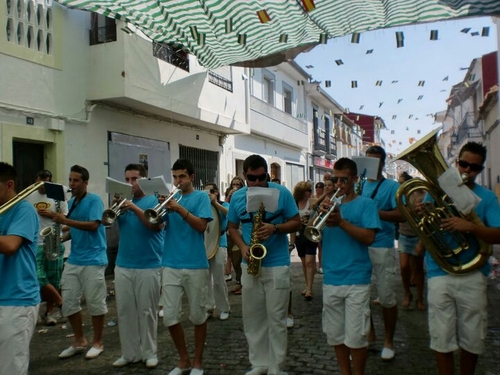Si quieres musica para hacer tus eventos inolvidables no dudes en invitarnos!Síguenos e informate!!(Tlf:664242301/697825214)  usiasband@hotmail.es