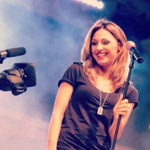 Un vantaggio certo tu ce l'hai tu sarai Anna come e quando vorrai. Dio benedica la tua voce, donna, sono felice di sapere che sei Anna!❤