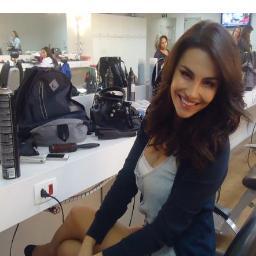 Um dia me disseram que o sorriso é uma forma de mostrarmos o quanto gostamos de alguém. Hoje me perguntaram se eu gostava de você, e eu apenas… Sorri.”