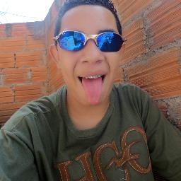 13/14 anos curto: funk e alguns, menos rock...  e   seguindo em frente