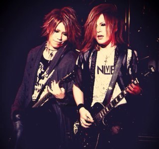 [ Verified @J_VkeiRockRP ] the GazettE's guitarist, Aoi desu. 01/20/79. I'm a SUPERSTAR ☆☆☆ my wife @UruhaGazettE_RP 27/04 -smiles-