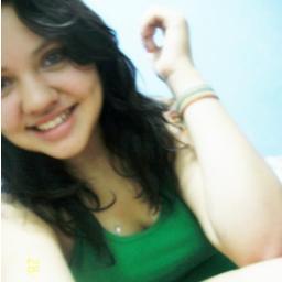 14 anos, baixinha, tímida e calada. Amo chocolate 3 sou directioner 3 é não sou perfeita ... Segue ai, sigo de volta !
