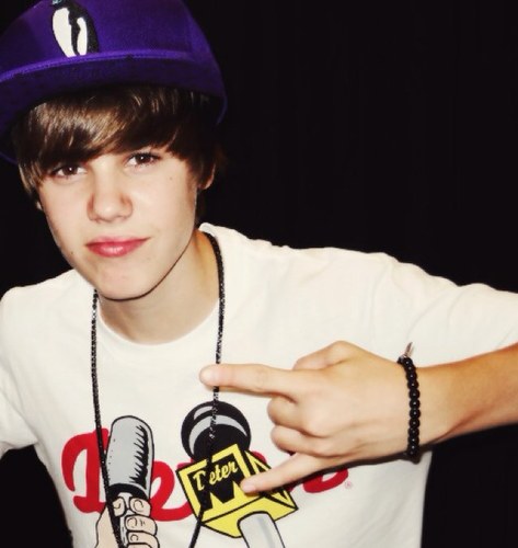 Sou belieber, não gosto da selena, antigamente eu era hater, mas nao sou mais. Só nao troquei o user ainda pq nao tenho uma boa idéia kk bjs