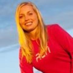 A cheerful, lively girl who likes to travel, shopping and enjoy nice food ! :)
