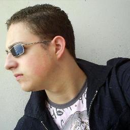 Produtor musical e tecladista.