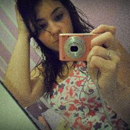 Procure sua felicidade sem depender das pessoas. (Miley Cyrus)
