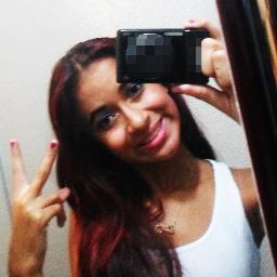 eu sou menininha 
viciada em pc
viciada em meu namo
eu sou:
ñ sou ciumentah apenas cuido do que ér meu