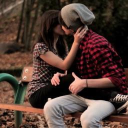 uwielbiam zespół one direction lubię grać w siatkówkę :*
jestem wolna ;)