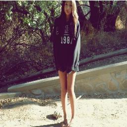 ¡hey! you, smile bitch;) @justinbieber I love u♥

amo dormir, me gusta el frio, amo comer y soy belieber.