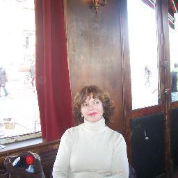¡Hola! Me llamo Felicidad Hurtado Sánchez y llevo escribiendo toda mi vida. Hace un par de años que me editaron mi primer libro titulado El Tapiz, y pienso escr