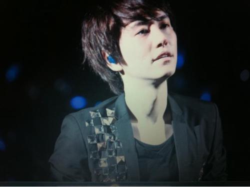 ผมคยูฮยอนมักเน่ผู้บอบบางและอ่อนต่อโลกที่สุดในโลก #ง่อวว ความหล่อของผมมันมีมากกว่าสาระ -..- คิดดีๆถ้าจะฟอลต้องบ้าให้พอไม่งั้นเราคงคุยกันไม่รู้เรื่อง | BOT:060413