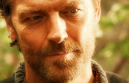 Señor exiliado de la Isla del Oso. Hijo pródigo de Jeor Mormont. Fiel protector y consejero de Daenerys Targaryen. #SFW