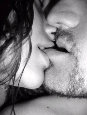 I'm just your average girl. Im in a long term, long distance relationship with my best friend. And i love sex and I want to share my tips with you.