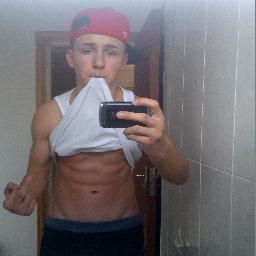 YoungHariz's profile picture. 