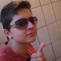 O poeta que vive entre a ilusão e a emoção,