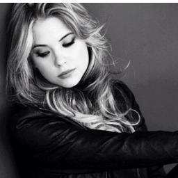 Hanna Banana or Lady H, I love fashion, Justin Bieber, Gossip Girl and English royalty. Caleb i love you baby.