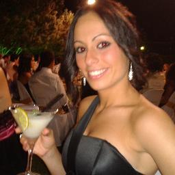Estudiante de Administración y Dirección de Empresas. Reconozco mi adicción a los dulces y que soy amante indiscutible de los zapatos.