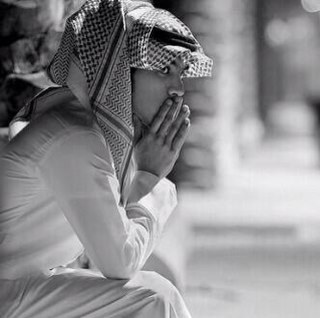 ماعاد يغريني اللي كان يغريني،
الظاهر أني كبرت أكثر من اللازم