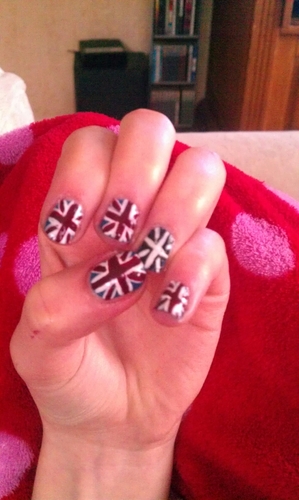 hey, do you like nail art then you should follow this acc. if you have answers on how do i do it just dm me love yha x