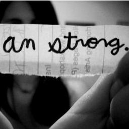 La que está para todos pero nadie está para ella. Dolor por dentro y plasmado en un papel. De buena mucho, de gilipollas más. Nobody's perfect. Demi.
