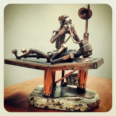 Médico Gastroenterólogo e Internista.
Aficionado a la música, la ciencia ficción, la lectura y a la vida familiar.