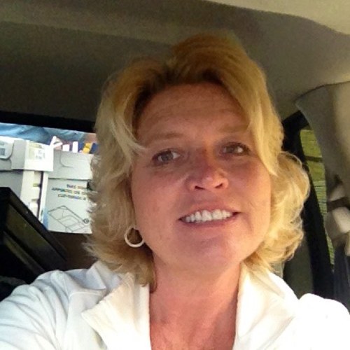 AleshaRunco's profile picture. 