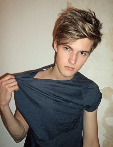 uh not sure. I think I'm UNavailable and bi. I follow my lord @flynn_brendon