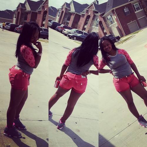 I♡S†rїppers|Prε††y|YOUNG|Bleeding femalex w| myy cutee †wїn @BeautifulOnee_ ☜ †hugg lїfε ♡; Pour it Up $$$$ ♥: