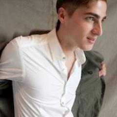 @heffronDrive @1Loganhenderson @jamesMaslow @theCarlosPena follow me :3