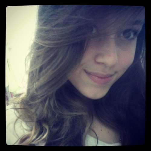 Uma pessoa sincera legal com os que mereçem e amiga dos q querem!Então me segue??^^