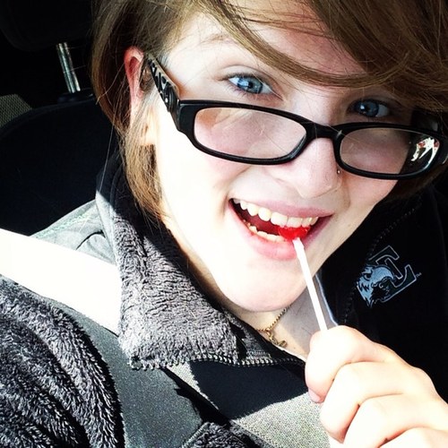 angela_nicolex's profile picture. 28. ΣΔΤ. Engaged. Mom of 3 ♡