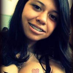 Eu? Hunnm Meio loka, complicada, bipolar, amiga.. ah me conheça ta...