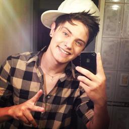 este fã club é dedicado a todas q amam o @chris_leao