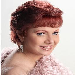 CANTANTE, ACTRIZ, ANIMADORA DE TV.