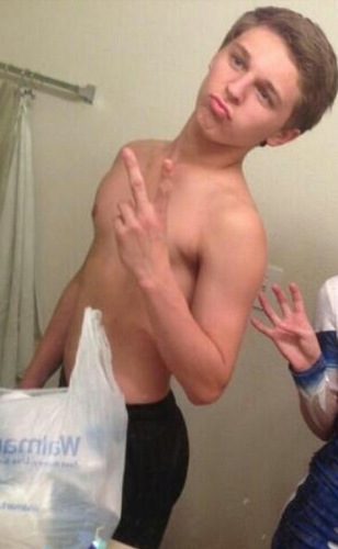 fiercegirl_'s profile picture. I'm matt smith and yesterday you all saw me shirtless