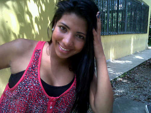 #venezolana, aprecio la verdad soy una persona alegre, amante de la diversión y la adrenalina. La sonrisa es la mejor palabra q se puede dar