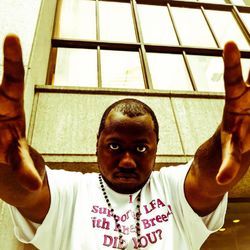 rheirbreed's profile picture. Emcee/Philanthropist/Humanitarian Royal Heir [New Single] » http://t.co/sCx09uOygZ #TeamRheirBreed DOGFODOR T-shirts available soon #chicagomusic