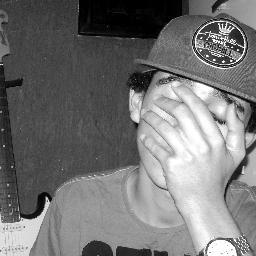 Mil acasos me fazem ter redes sociais.