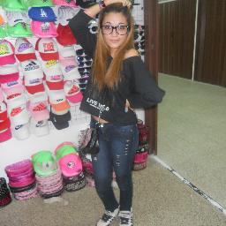 Qee Deciir .. Este Estoi De Noviia Mui Enamorada , Sooy Modelo y Proomotora AMO el SKATE :3 y Tengo Unaa Graan Obsecion Por JUSTIN BIEBER 3