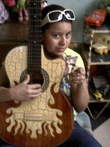estudiante de comunicacion social y periodismo , con un encanto por la musica...