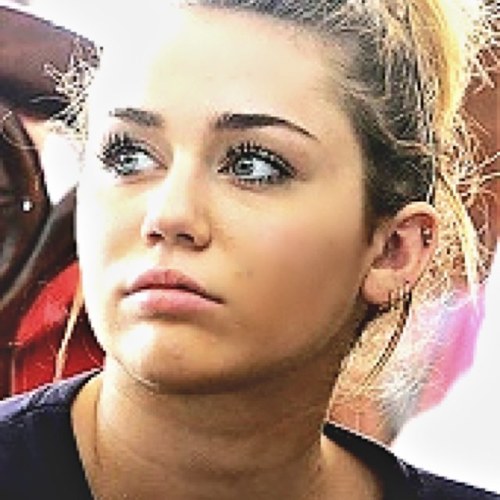 forever loving justin, miley, demi and selena! oh hey and im Mac.:)